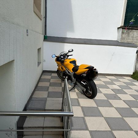Simple Room In Luxembourg City מראה חיצוני תמונה