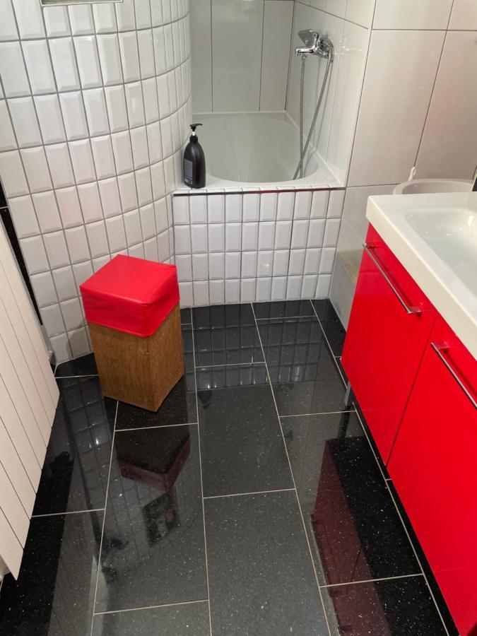 Simple Room In Luxembourg City מראה חיצוני תמונה