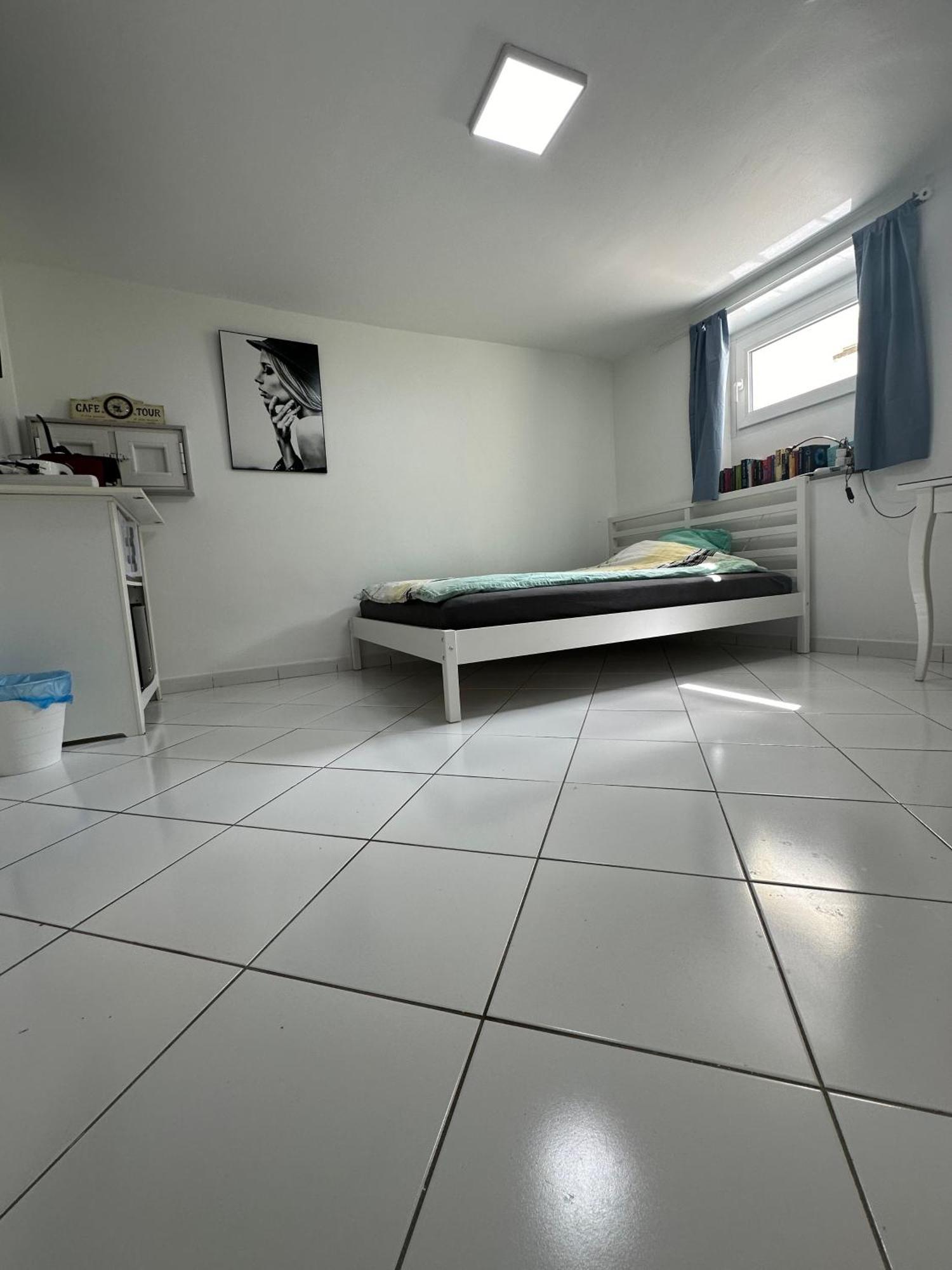 Simple Room In Luxembourg City מראה חיצוני תמונה