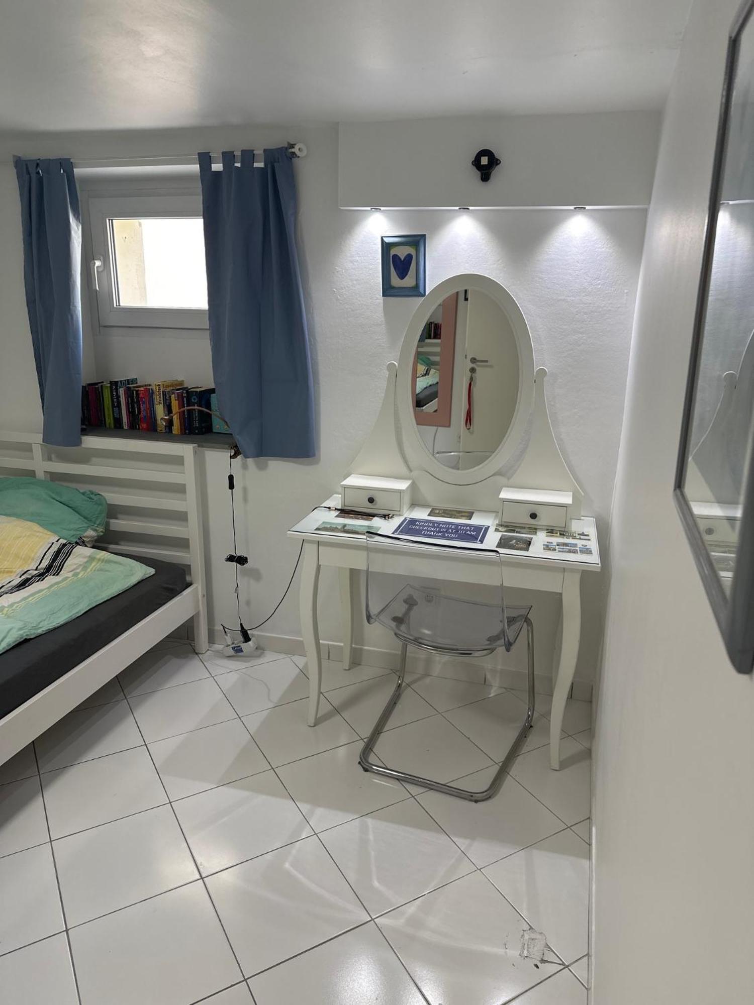 Simple Room In Luxembourg City מראה חיצוני תמונה
