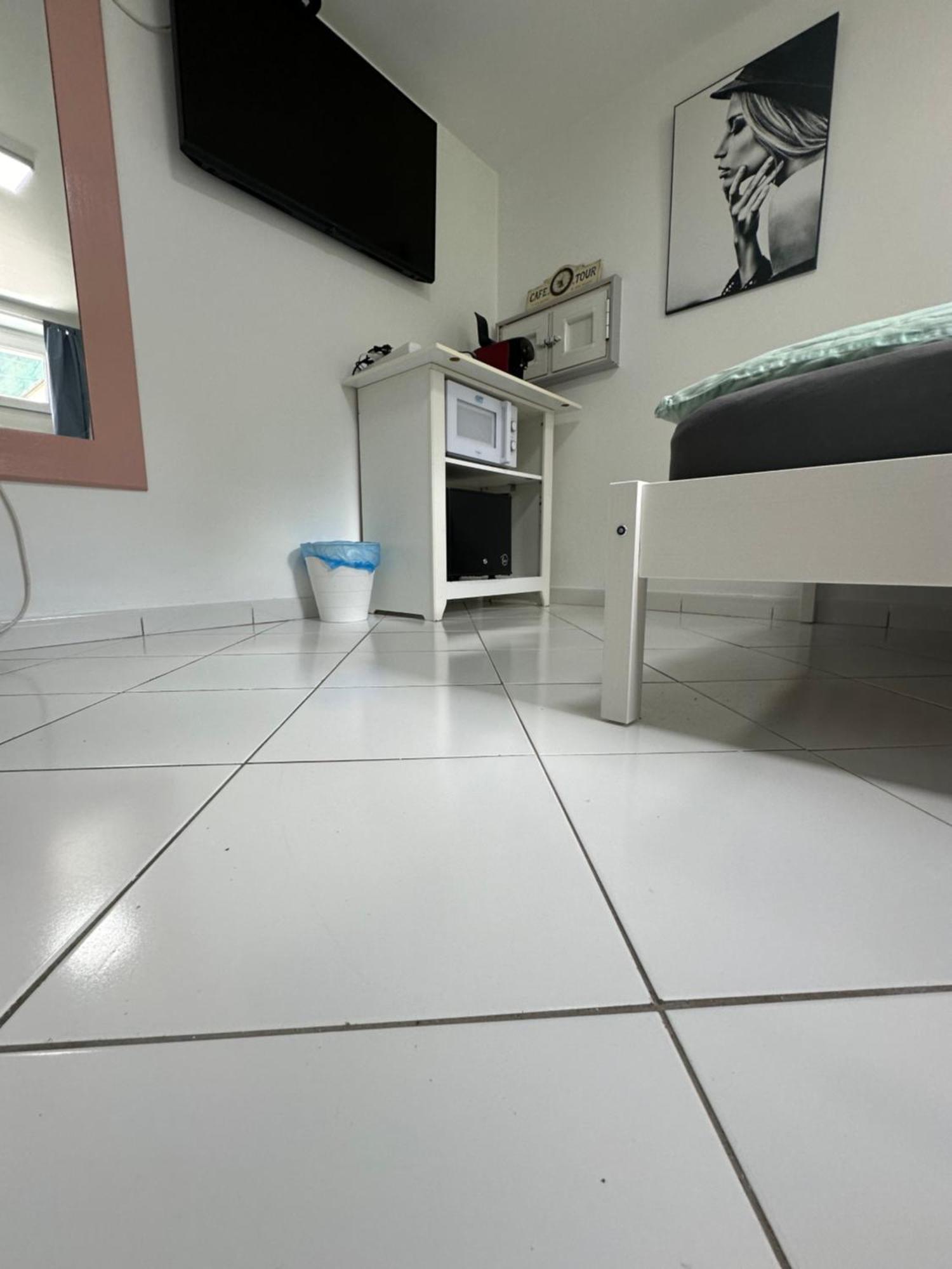 Simple Room In Luxembourg City מראה חיצוני תמונה