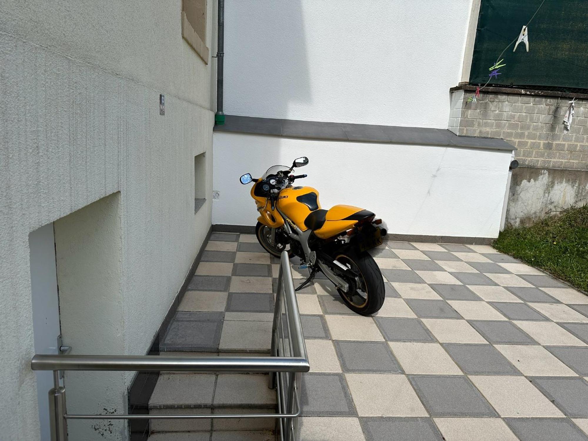 Simple Room In Luxembourg City מראה חיצוני תמונה