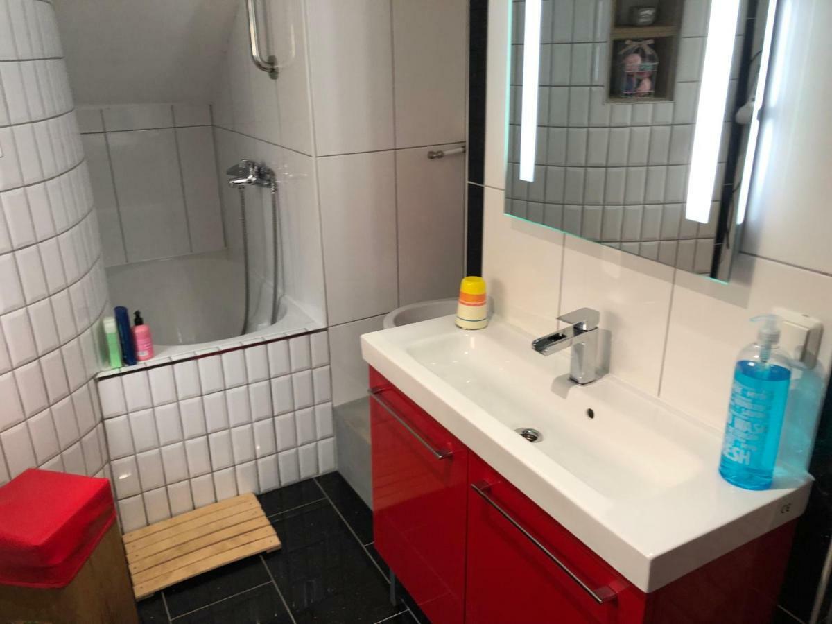 Simple Room In Luxembourg City מראה חיצוני תמונה
